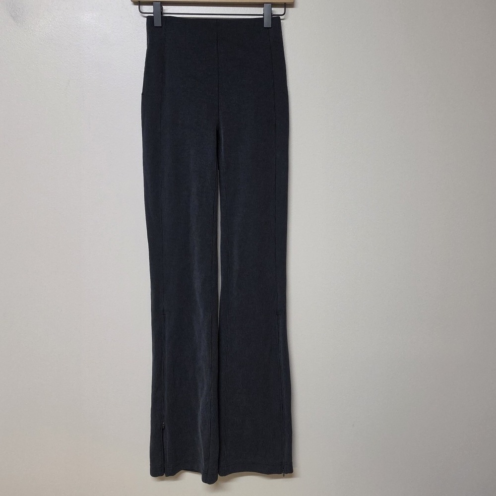 Lululemon Softstreme‎ Size 2 Ribbed Women's High Rise Flare Pants Gray 33"